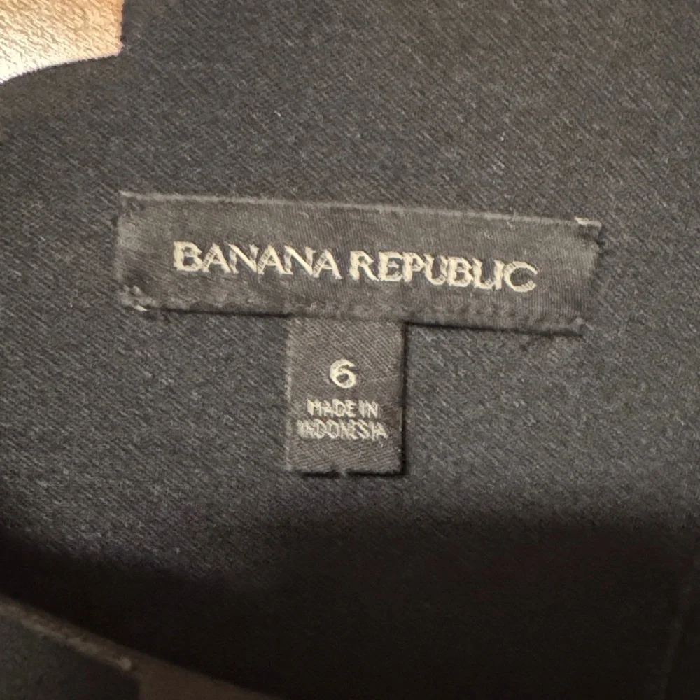 Banana Republic Black Scalloped A Line Dress with pockets - Picture 3 of 5